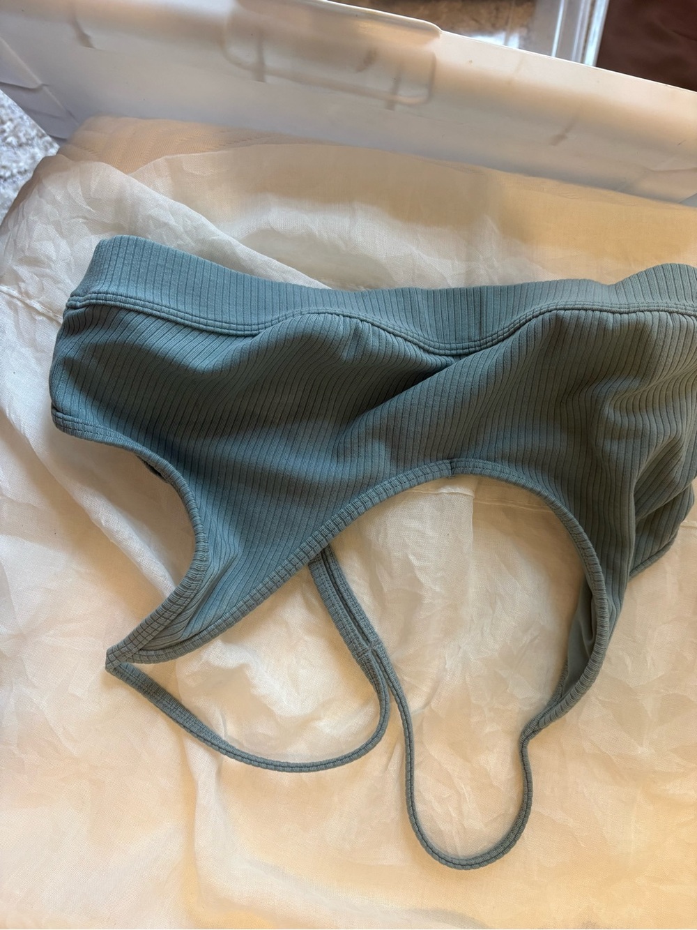 ALO Yoga leggings and top (2 pieces) - Picture 3 of 3